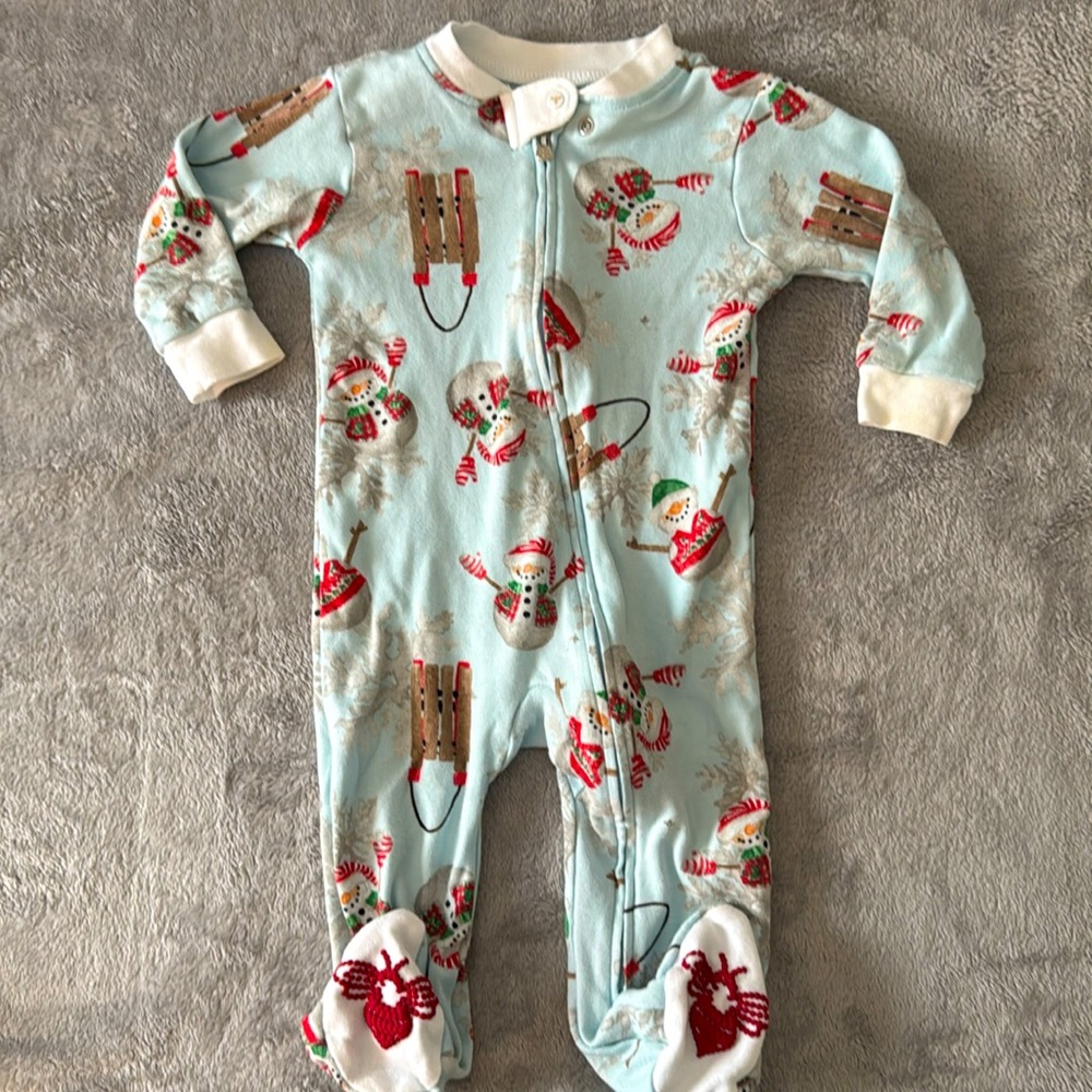 Burt’s bees holiday snow day pajamas
